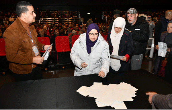 القرعة أجريت في أجواء منظمة بقاعة الزينيت: المستفيدون في قائمة 2370 سكن بالخروب يتعـــــرفون علــــى مواقع سكناتهم