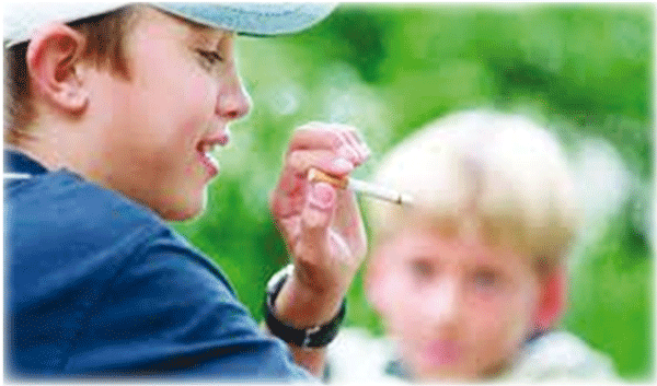 مختصون يدقّون ناقوس الخطر ويؤكدون: تدخين الأطفال ظاهرة مقلقة تستدعي تدخل مختلف الجهات